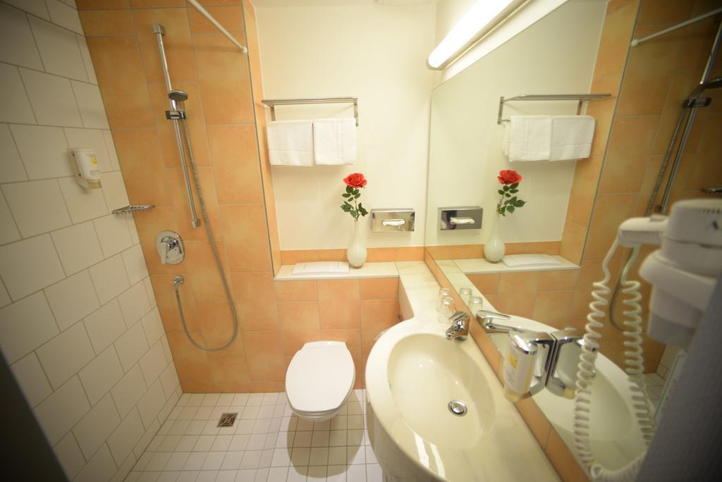 L'Escala Hotel Dreieich Room photo