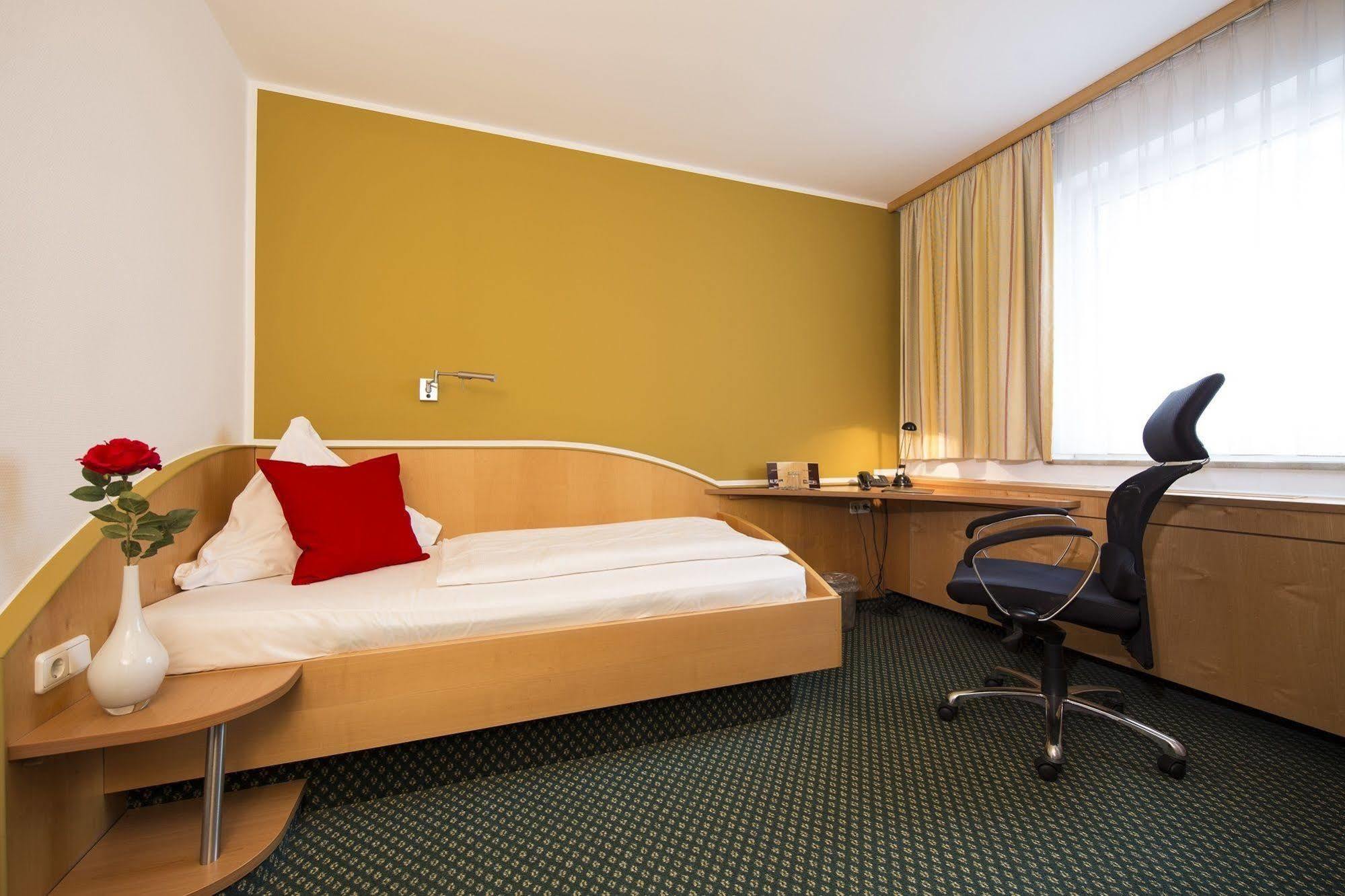 L'Escala Hotel Dreieich Exterior photo